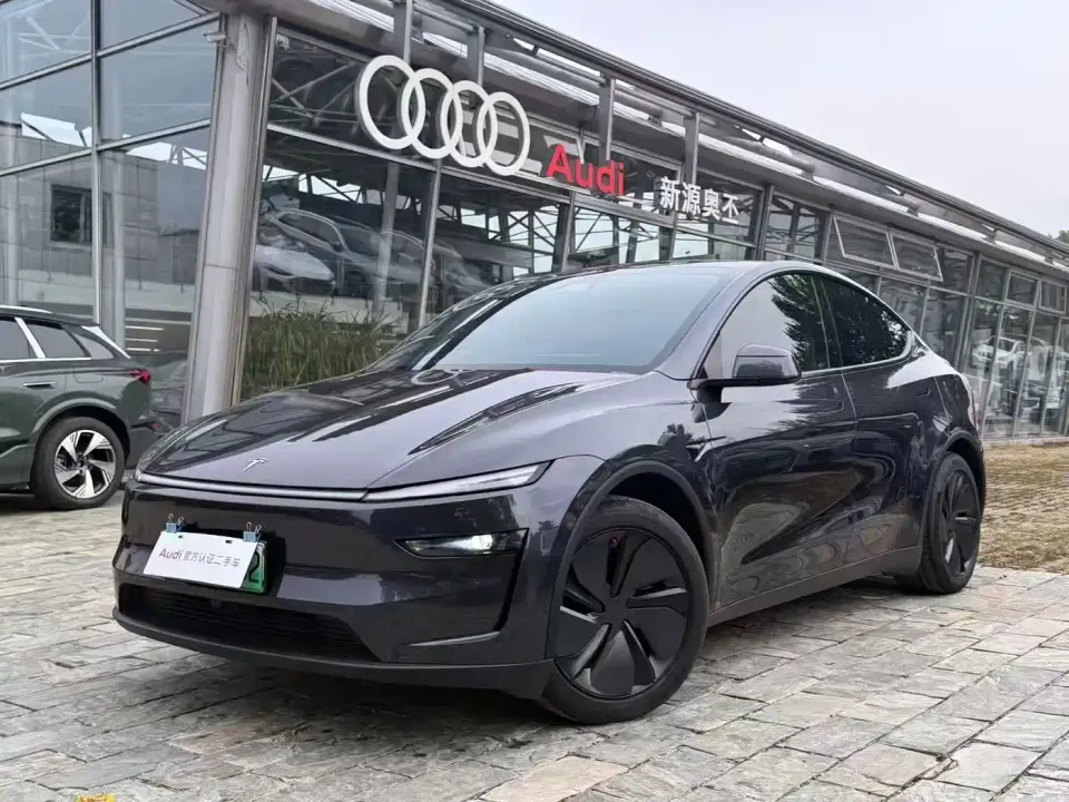 Tesla Model Y Rear-Wheel Drive 2025