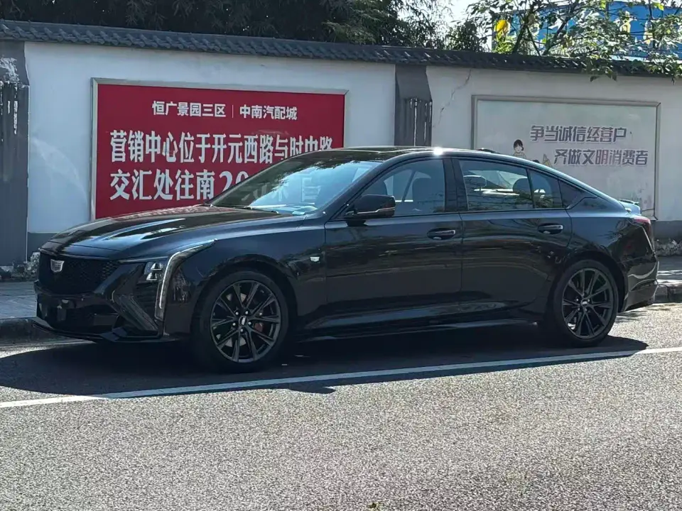 Cadillac CT5 Model 28T Track Performance Edition + Peak Track Package 2025