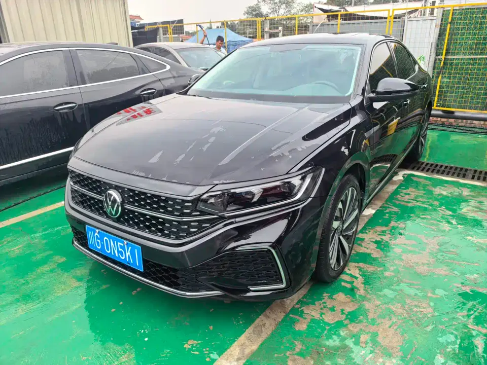 Volkswagen Passat 330TSI Starlight Elite Edition 2021