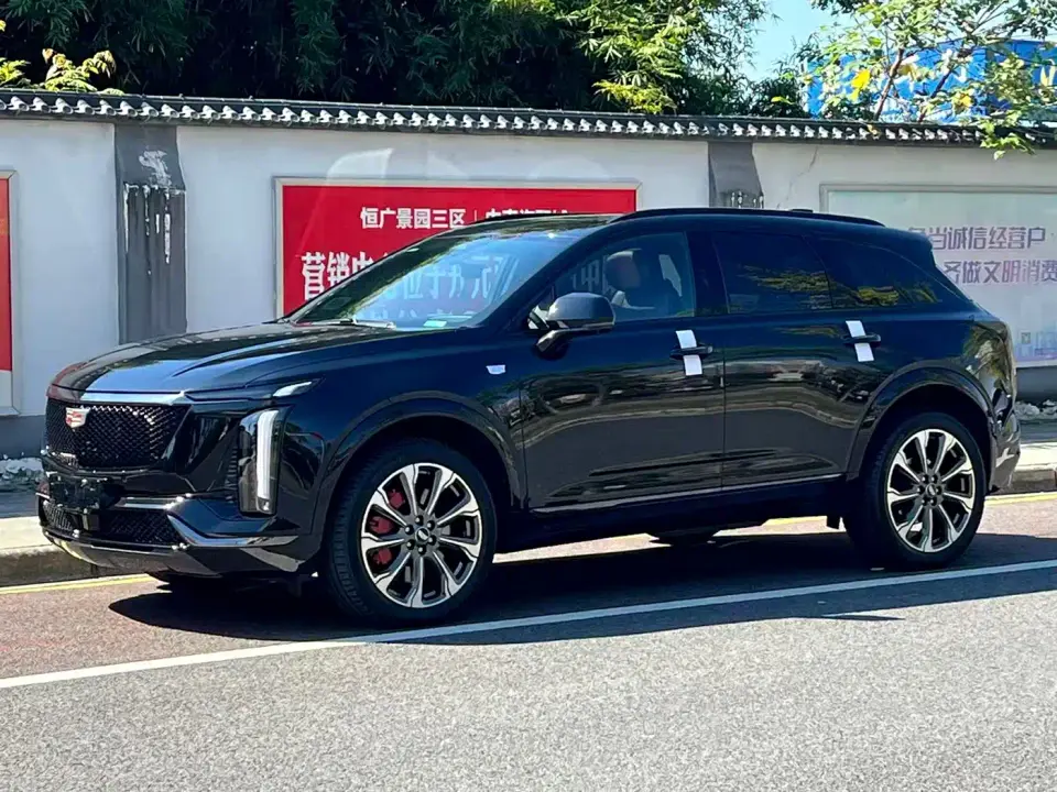 Cadillac XT5 Model 2.0T Platinum 2025