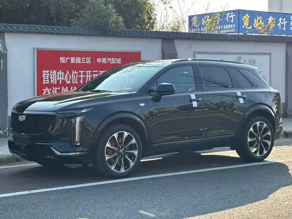 Cadillac XT5 Model 2.0T Platinum 2024