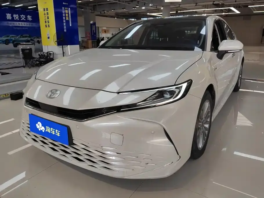 Toyota Camry Hybrid 2.0HG Premium Edition 2024