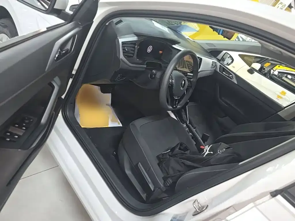Volkswagen Polo Plus 1.5L Auto Joyful Living Edition 2023 — фото 16