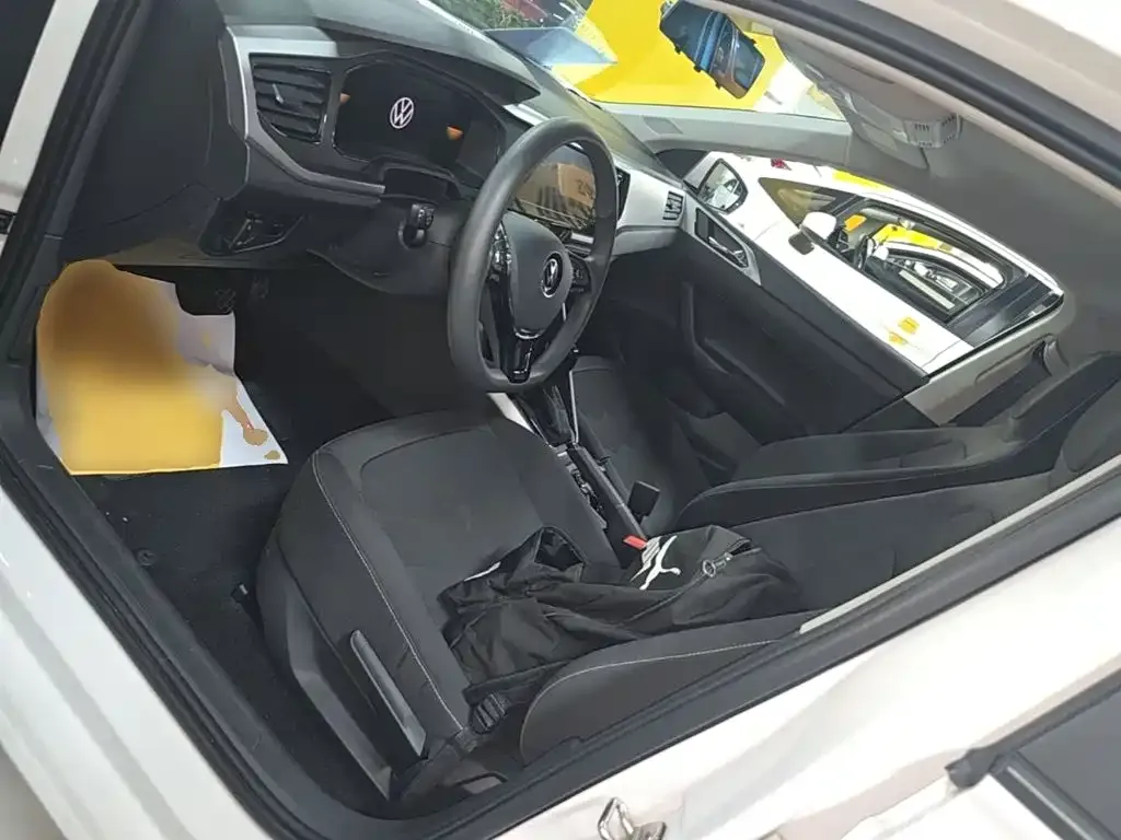 Volkswagen Polo Plus 1.5L Auto Joyful Living Edition 2023 — фото 15