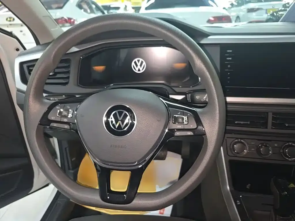 Volkswagen Polo Plus 1.5L Auto Joyful Living Edition 2023 — фото 11