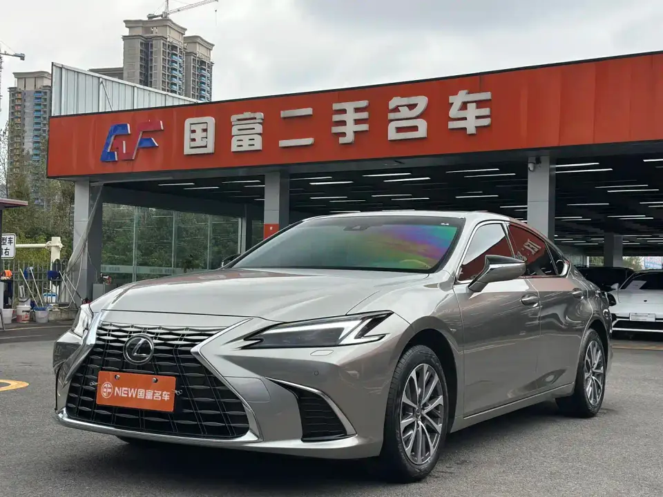 Lexus ES 200 Ultimate Edition 2025