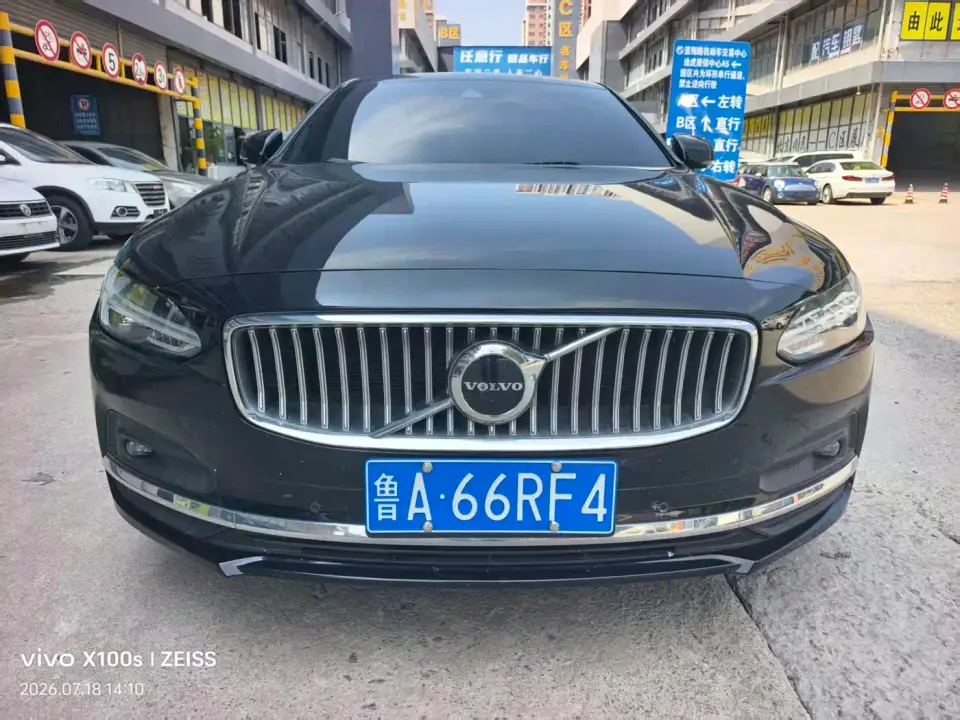Volvo S90 Model B5 Momentum Luxury Edition 2021