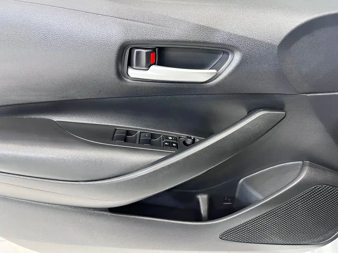 Toyota Levin TNGA 1.5L CVT Progressive Edition 2022 — фото 8