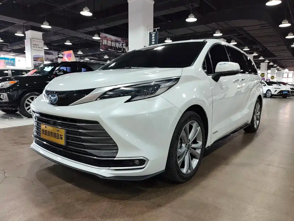 Toyota Sienna 2.5L Hybrid Premium Edition 2023