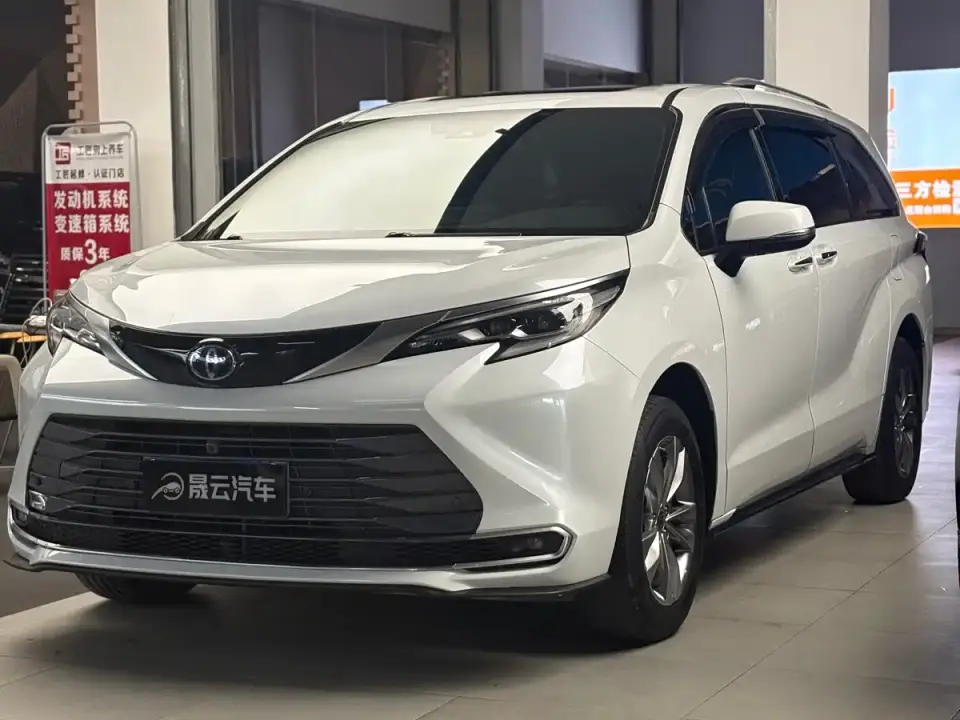 Toyota Sienna 2.5L Hybrid Platinum Edition 2022