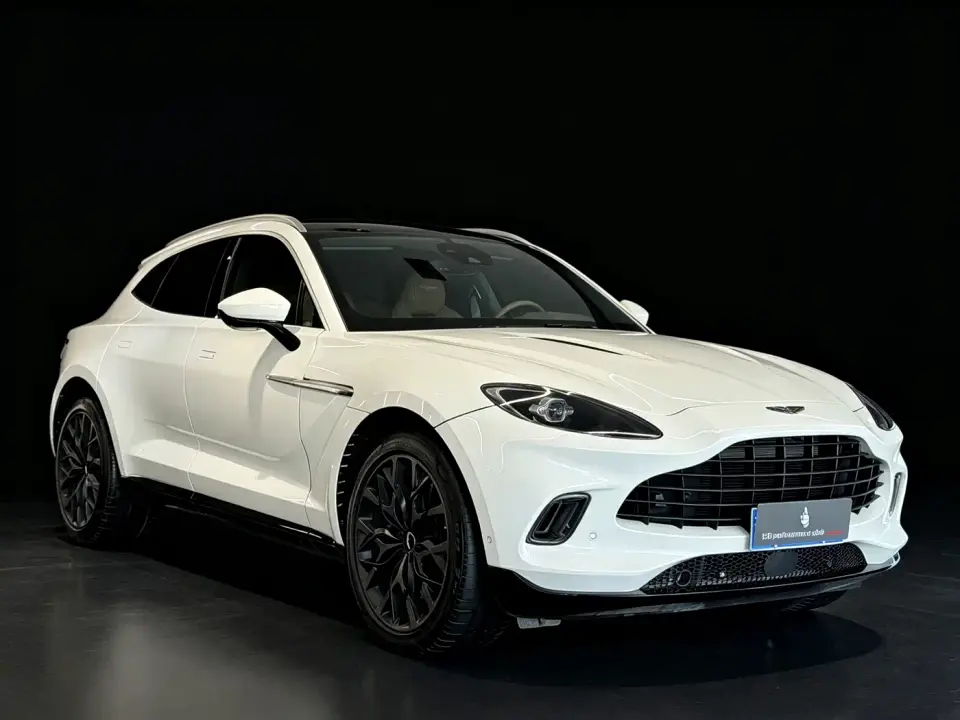 Aston Martin DBX 4.0T V8 2022