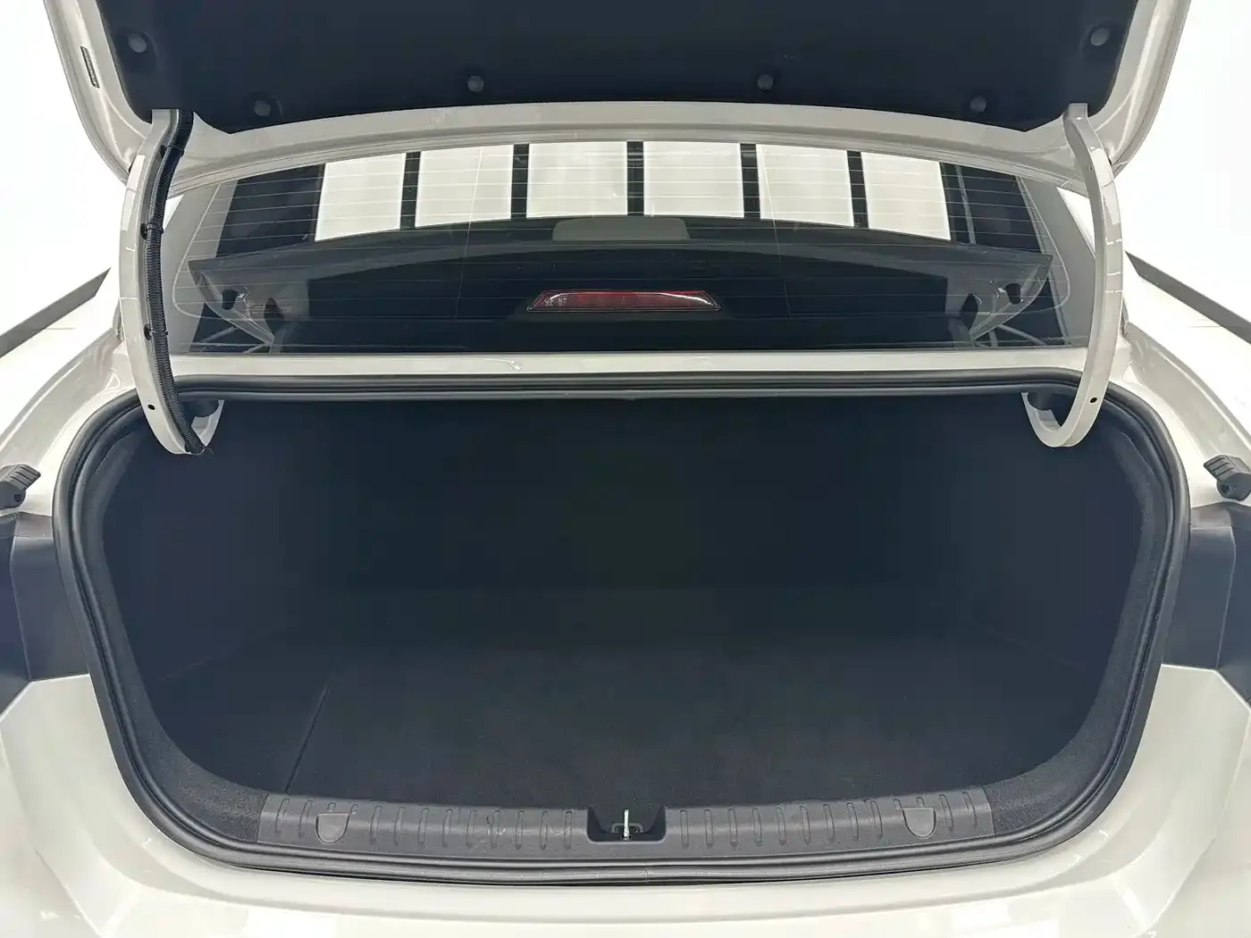 Geely Emgrand 4th Gen Champion Edition 1.5L CVT Flagship 2023 — фото 17