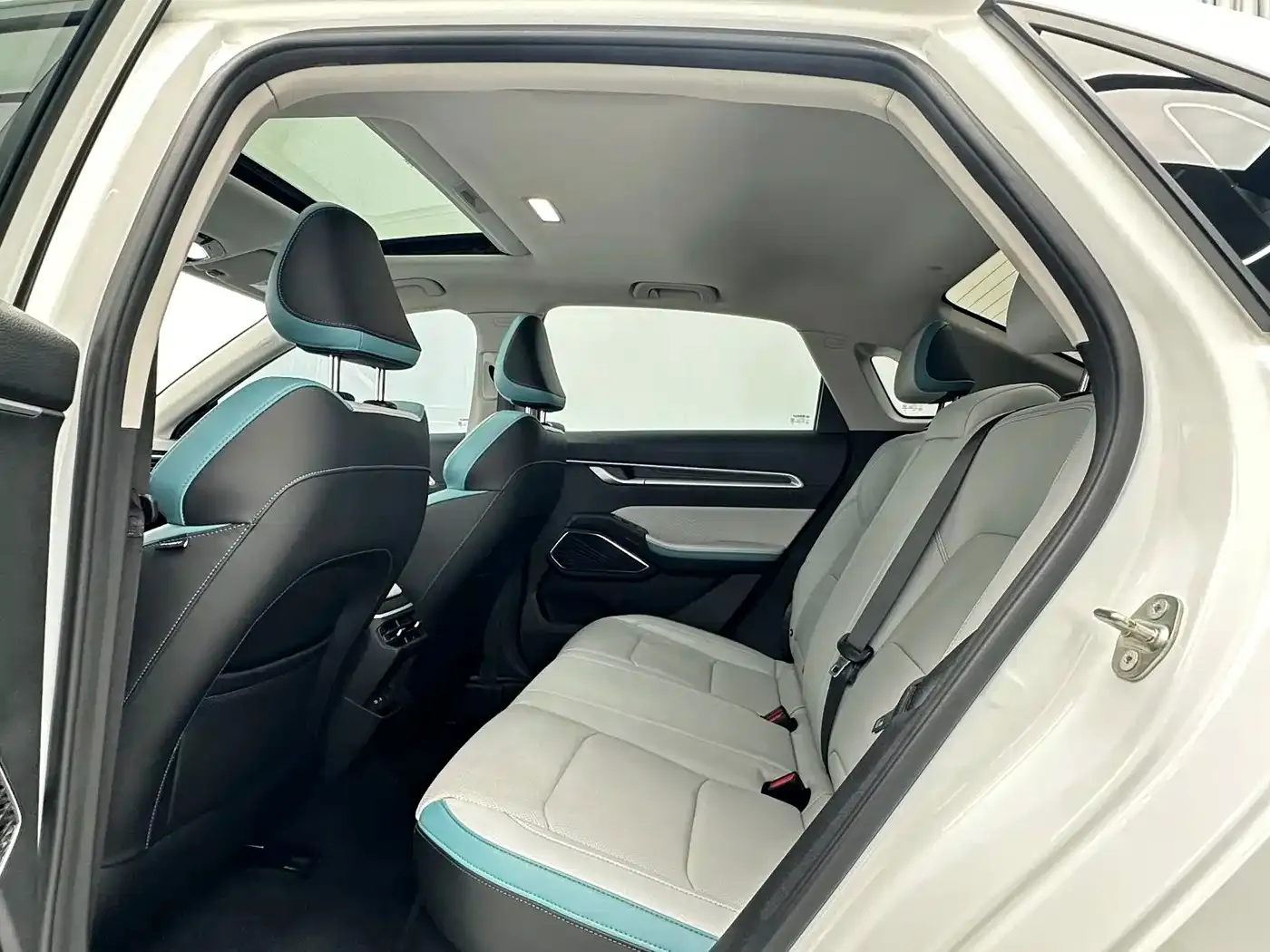 Geely Emgrand 4th Gen Champion Edition 1.5L CVT Flagship 2023 — фото 5
