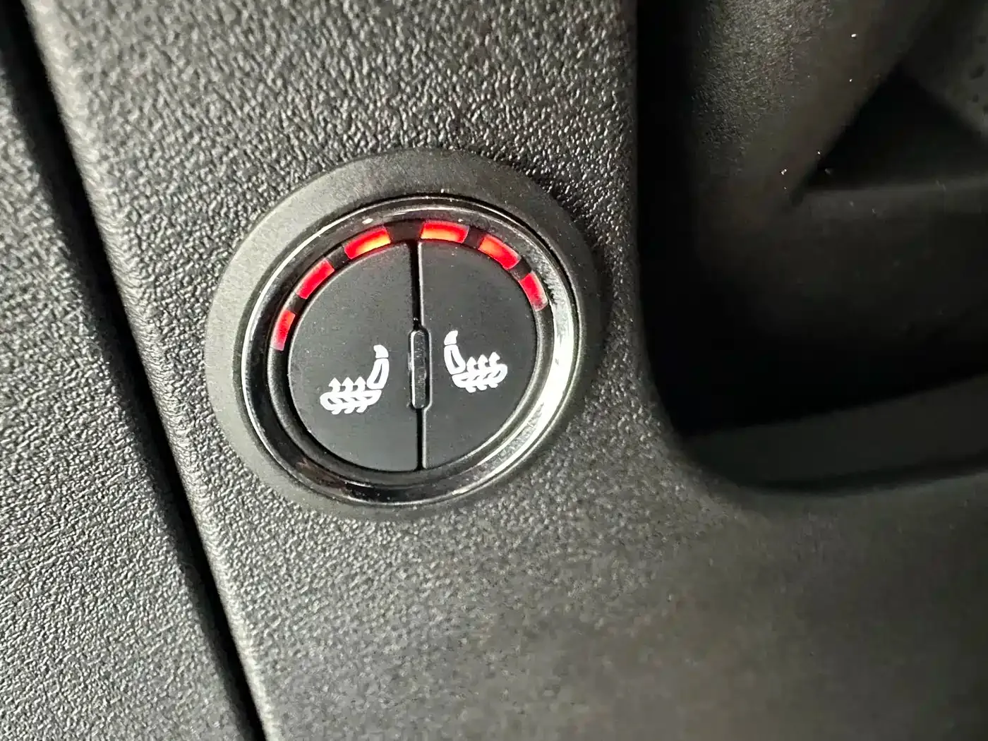 Geely Emgrand 4th Gen Champion Edition 1.5L CVT Flagship 2023 — фото 14