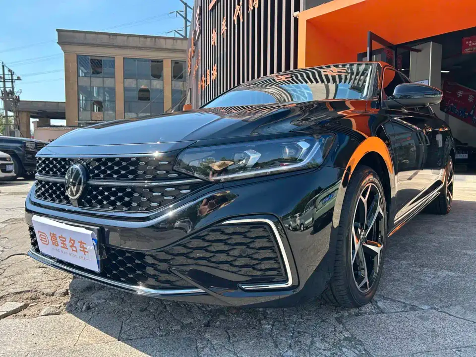 Volkswagen Passat 330TSI Starlight Elite Edition 2024