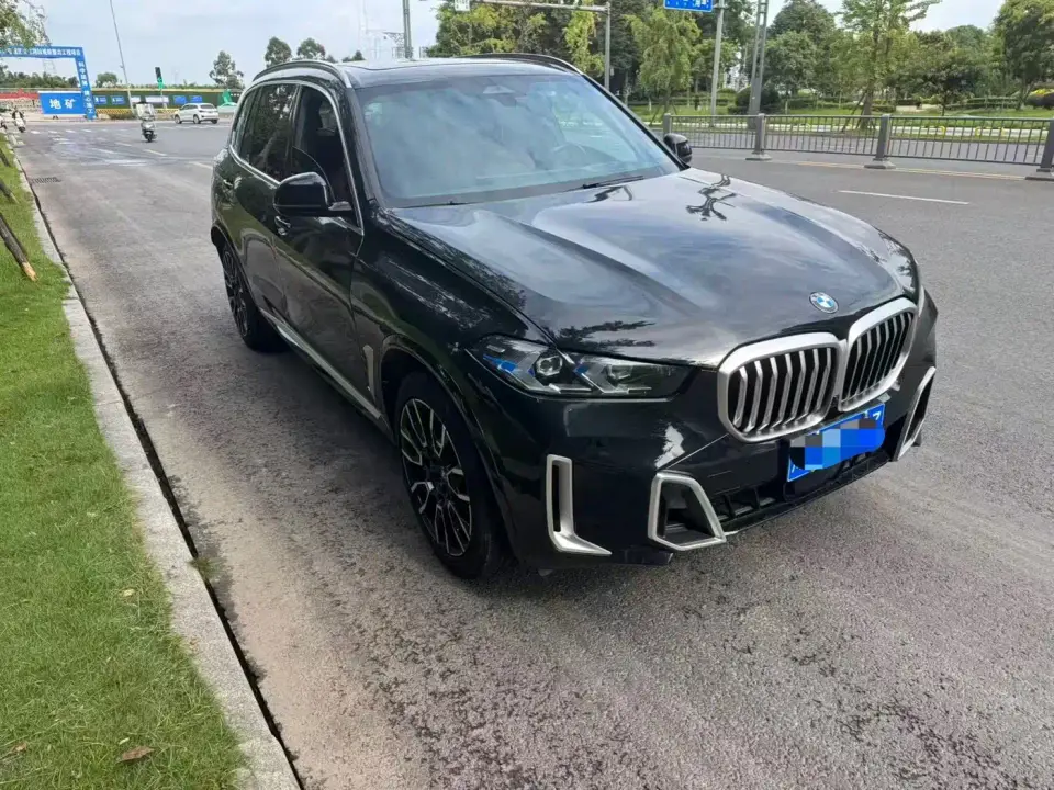 BMW X5 Model xDrive 40Li M Sport Blackout Package 2025