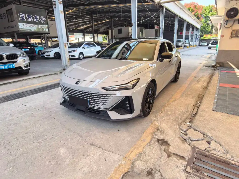 Changan UNI-V 1.5T Premium Model 2022