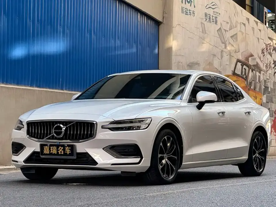 Volvo S60 T4 Momentum Luxury Edition 2020
