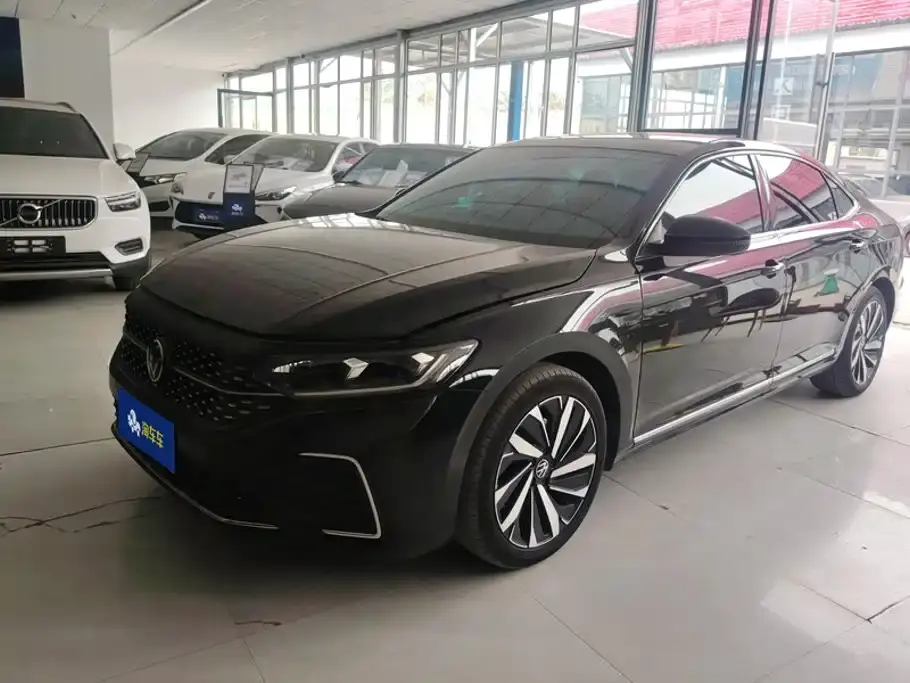 Volkswagen Passat 330TSI Starlight Elite Edition 2022