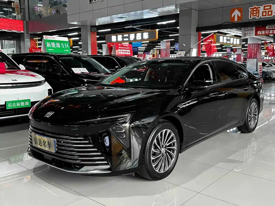 Buick LaCrosse Model 28T Platinum Edition 2025
