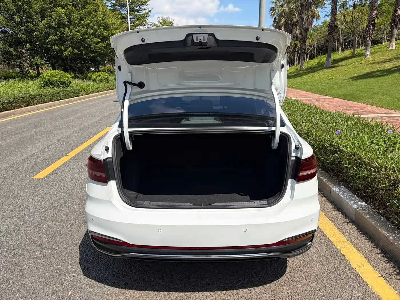 Volkswagen Lavida 1.5L Auto Delight Edition 2022 — фото 13