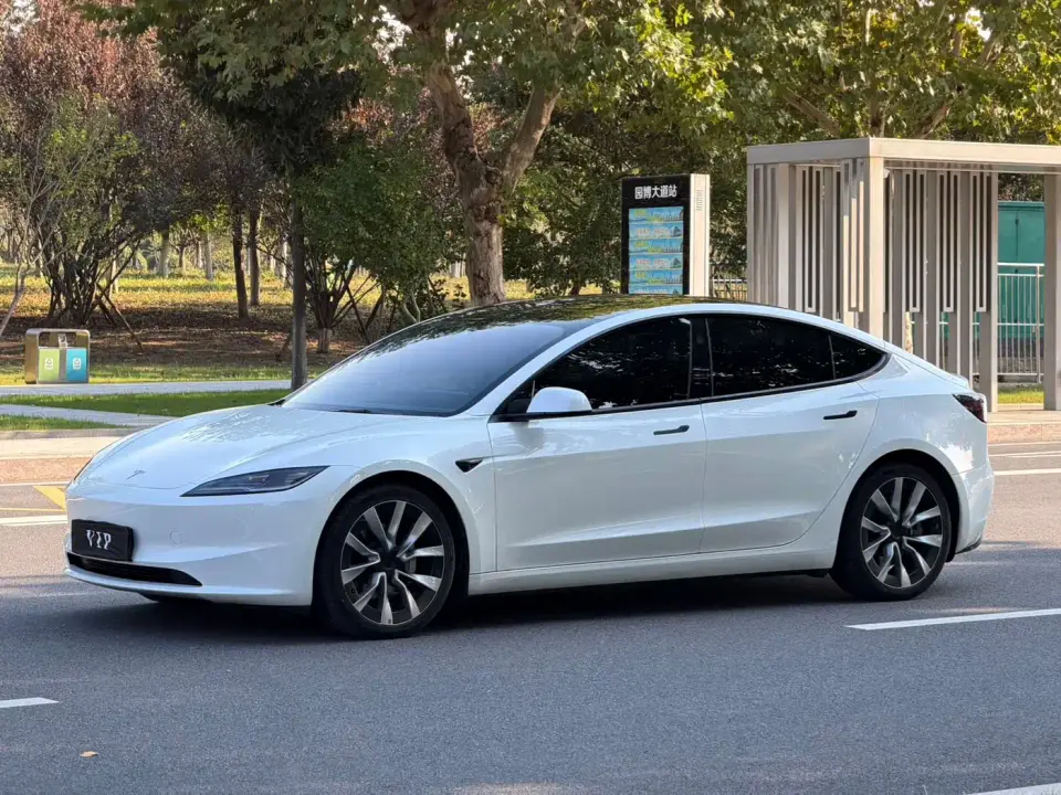 Tesla Model 3 Long Range All-Wheel Drive 2023