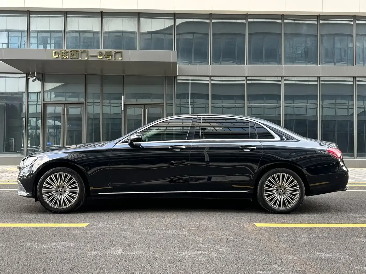 Mercedes-Benz E-Class E 300 L Luxury 2022 — фото 3