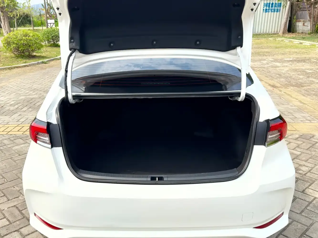 Toyota Corolla Hybrid 1.8L E-CVT Pioneer Edition 2022 — фото 19