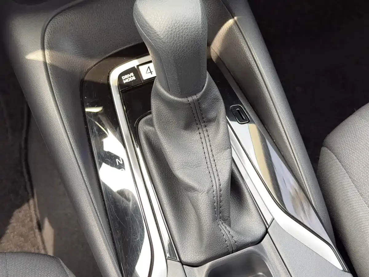 Toyota Corolla Hybrid 1.8L E-CVT Pioneer Edition 2022 — фото 18