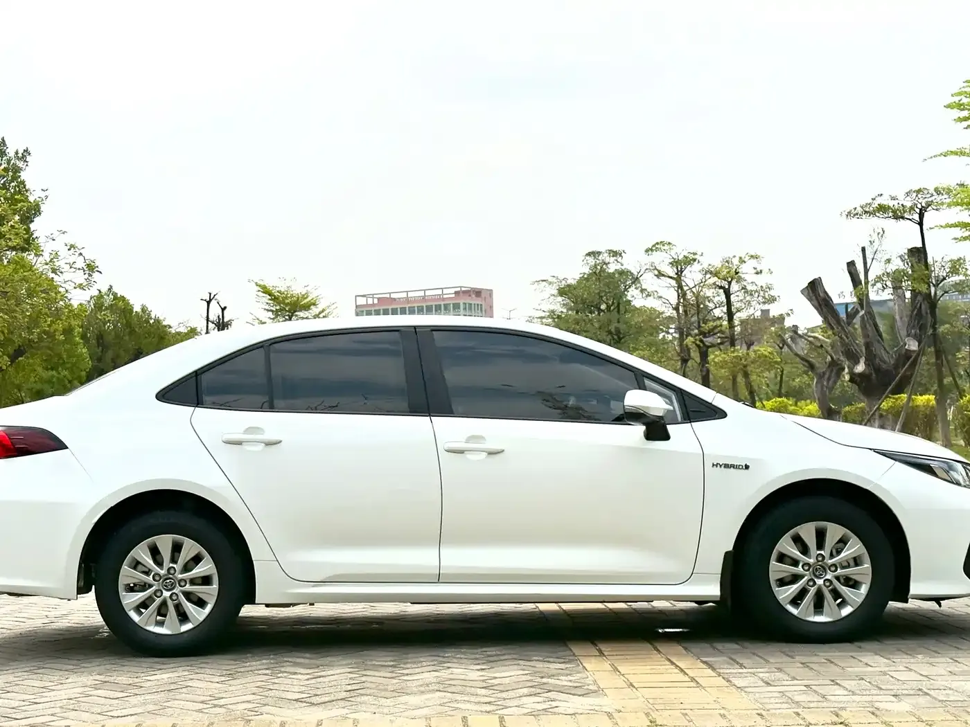 Toyota Corolla Hybrid 1.8L E-CVT Pioneer Edition 2022 — фото 8