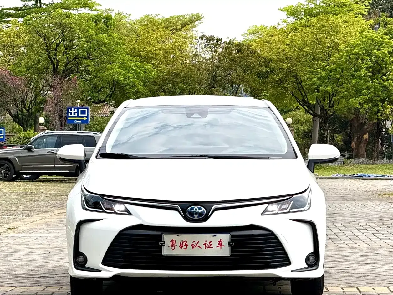 Toyota Corolla Hybrid 1.8L E-CVT Pioneer Edition 2022 — фото 3