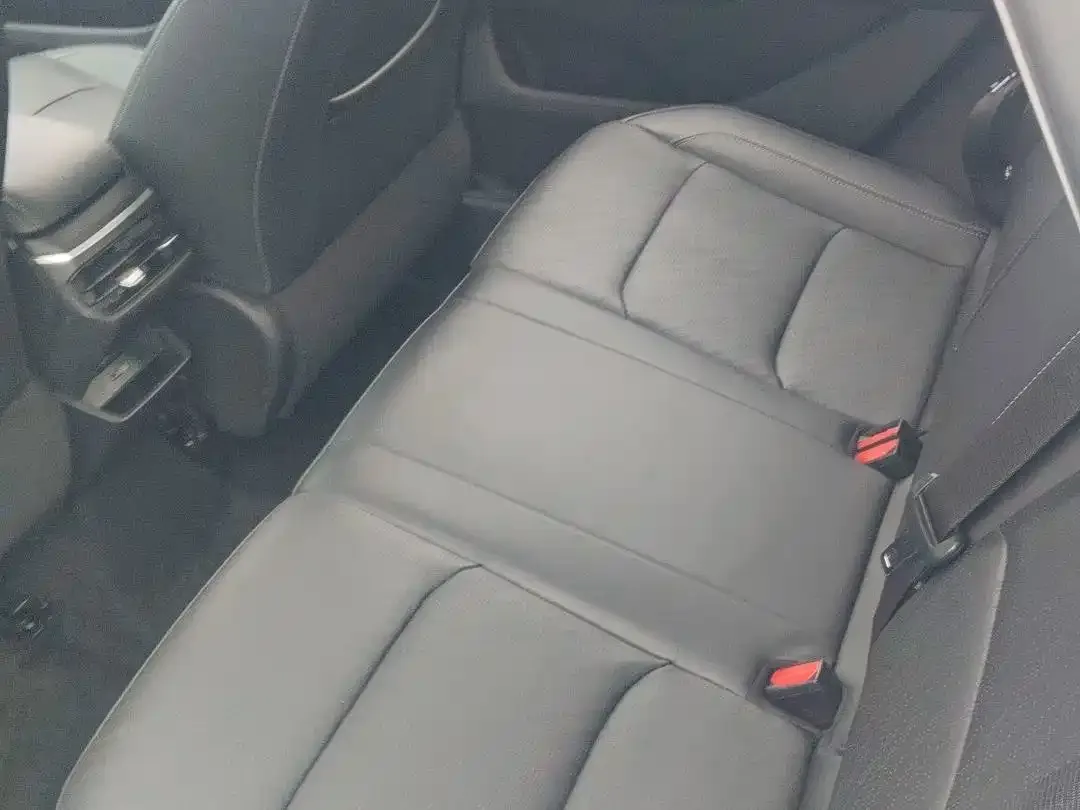 Geely Emgrand 4th Generation 1.5L CVT Luxury 2022 — фото 9