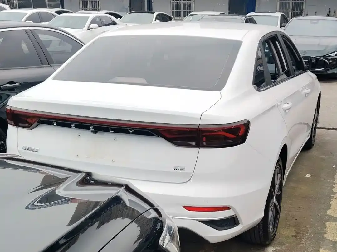 Geely Emgrand 4th Generation 1.5L CVT Luxury 2022 — фото 10
