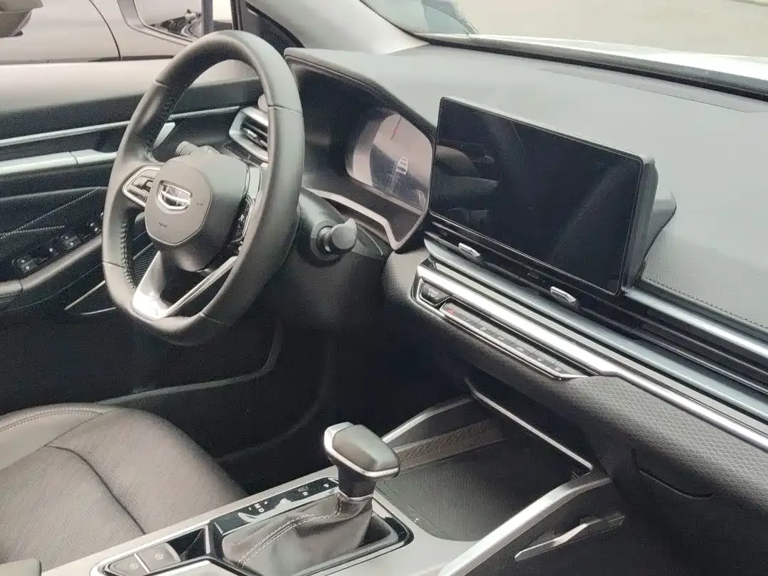 Geely Emgrand 4th Generation 1.5L CVT Luxury 2022 — фото 4