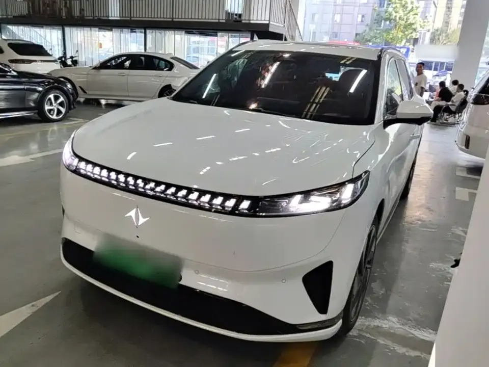 Dongfeng Yipai eπ008 636Max Pure Electric 6-Seater 2024