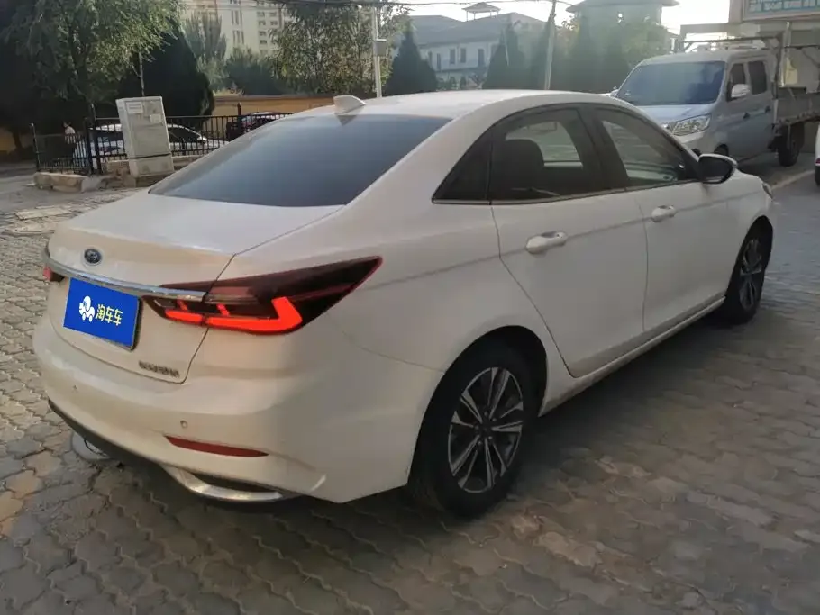Ford Escort 1.5L Automatic Diamond Edition 2021 — фото 3