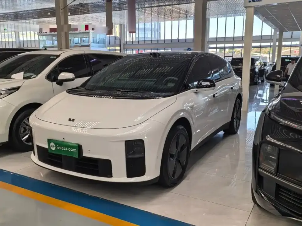 Li Auto i6 2WD Base Model 2026