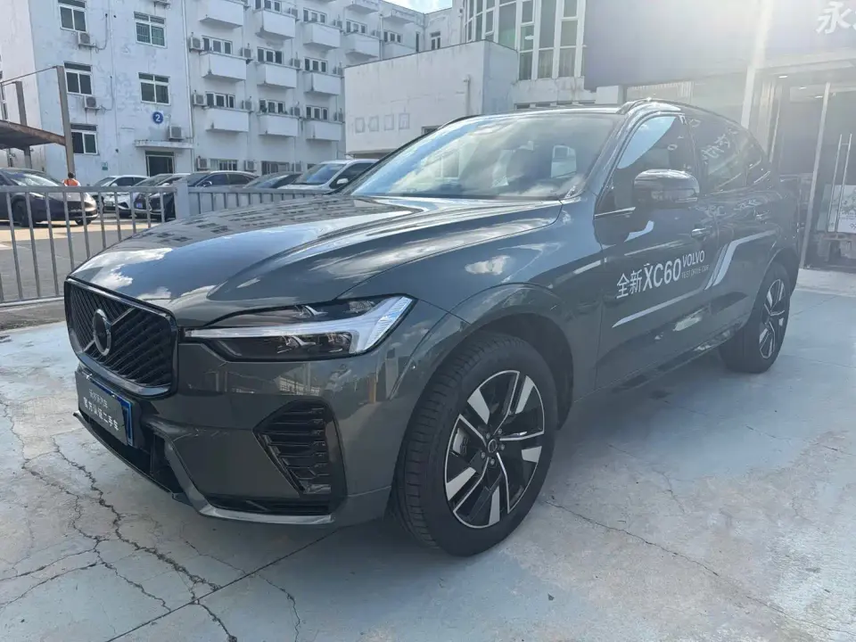 Volvo XC60 B5 AWD Zhiyuan Sport Edition 2025