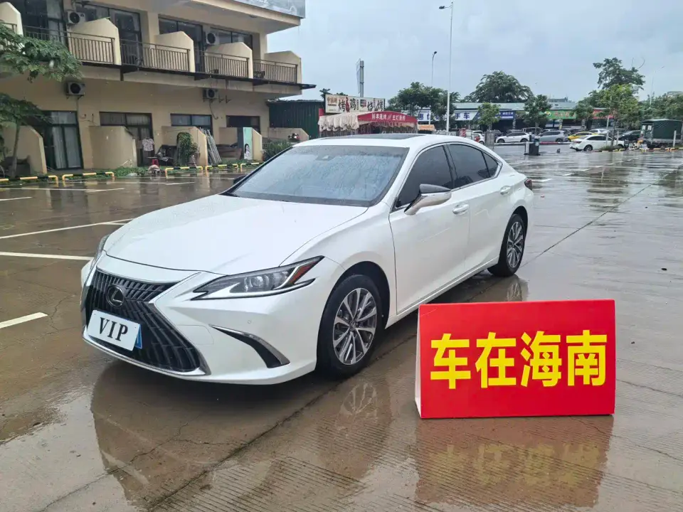 Lexus ES 200 Premium Edition 2024