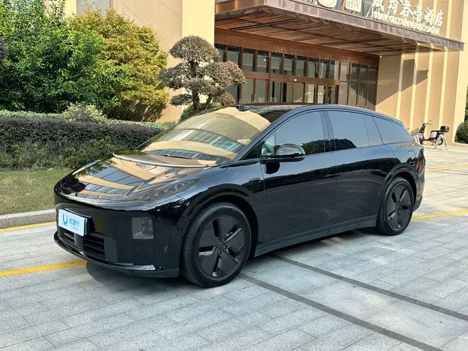 Li Auto i6 2WD Base Model 2025