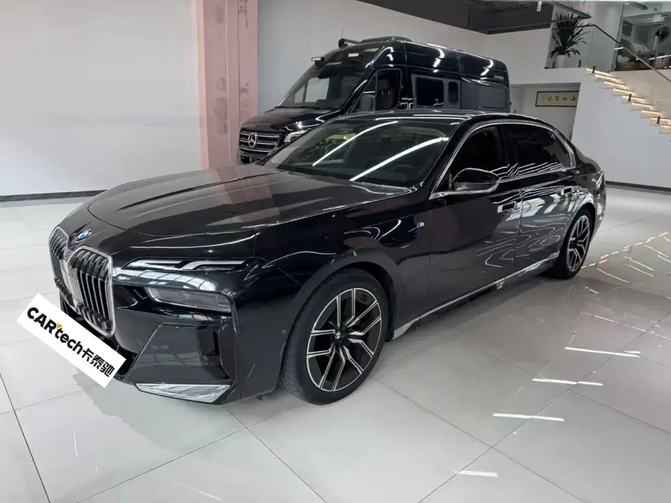 BMW 7 Series Model 735Li M Sport Package 2025