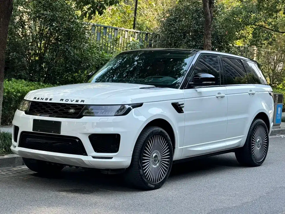 Land Rover Range Rover Sport 3.0 L6 Gloss Black Edition 2022