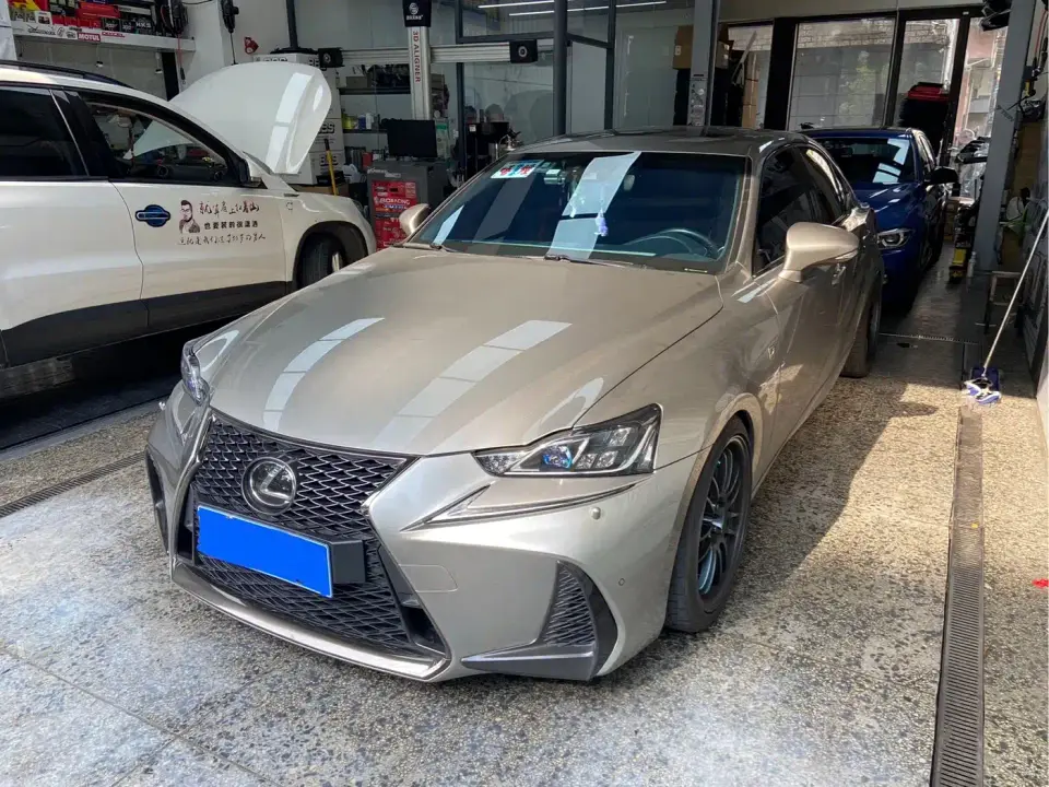 Lexus IS 300 F SPORT 2019