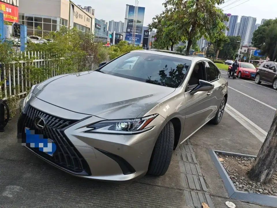 Lexus ES 200 Excellence Edition 2023