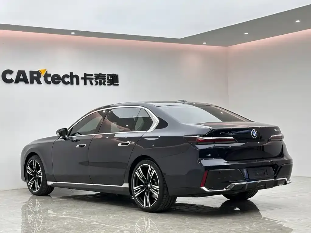 BMW 7 Series Model 740Li Leading M Sport Package 2025 — фото 3