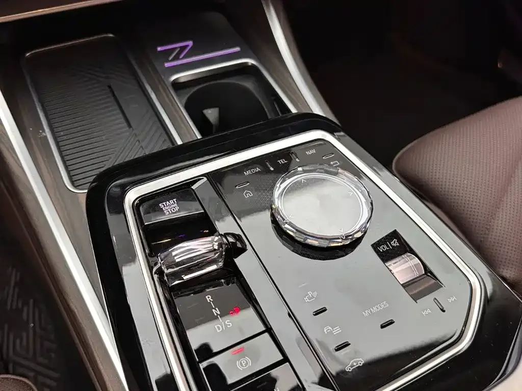 BMW 7 Series Model 740Li Leading M Sport Package 2025 — фото 16