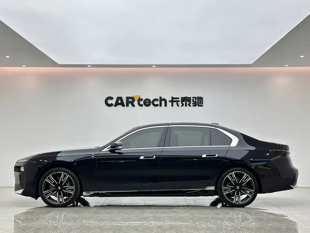 BMW 7 Series Model 740Li Leading M Sport Package 2025 — фото 2