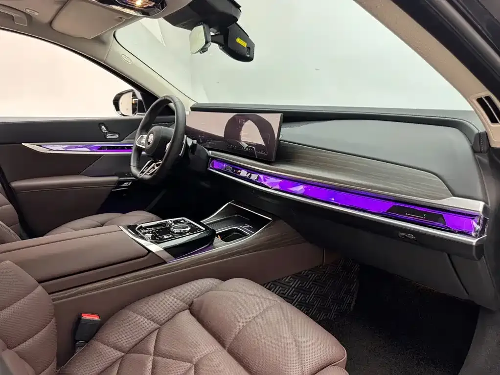 BMW 7 Series Model 740Li Leading M Sport Package 2025 — фото 11
