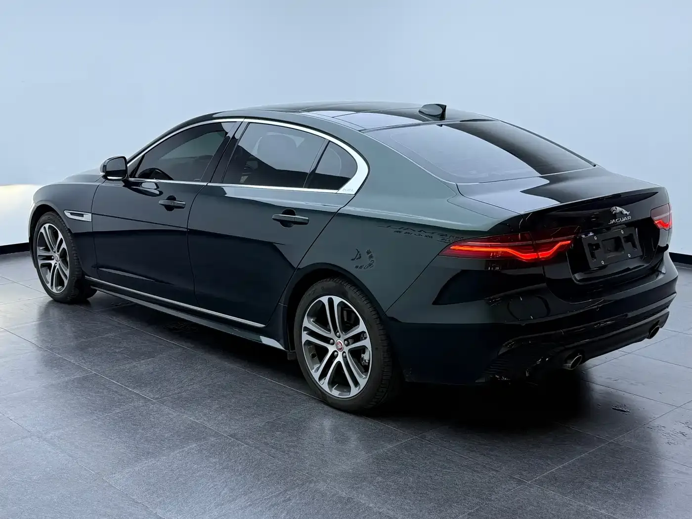 Jaguar XEL Model 2.0T 250PS R-DYNAMIC S Progressive Sport Edition 2024 — фото 12