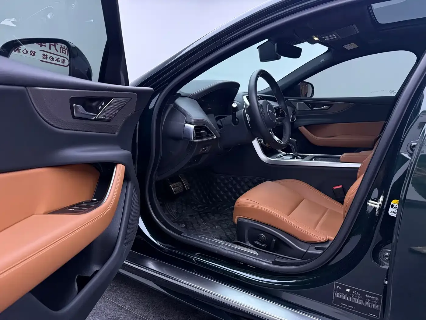 Jaguar XEL Model 2.0T 250PS R-DYNAMIC S Progressive Sport Edition 2024 — фото 6